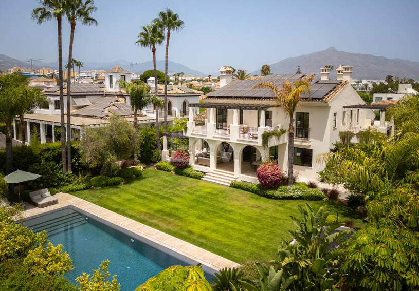 Modern Luxury Villa with Timeless Andalusian Elegance in San Pedro Playa
