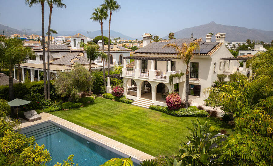 This elegant villa is situated in the heart of San Pedro Playa, one of Marbella West’s most sought-after beachside residential...