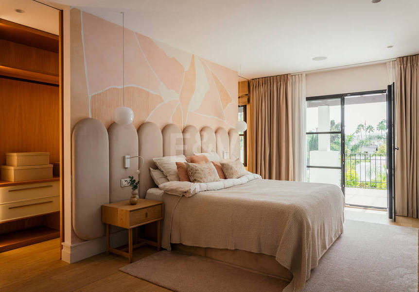 Modern Luxury Villa with Timeless Andalusian Elegance in San Pedro Playa