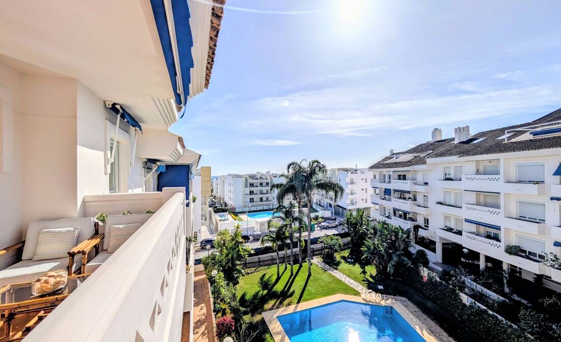 Takvåning till salu i San Pedro Playa, San Pedro de Alcantara with 4 bedrooms, 3 bathrooms and has pool, garage...
