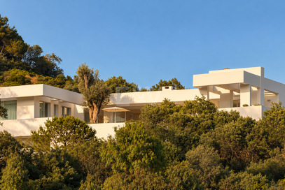 Exceptional Architectural Villa with Panoramic Sea Views in Los Altos de los Monteros, Marbella