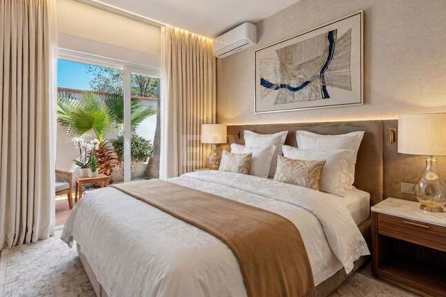 Fullt renoverad lyx Villa Bara 50 meter från stranden i Marbesa, Marbella