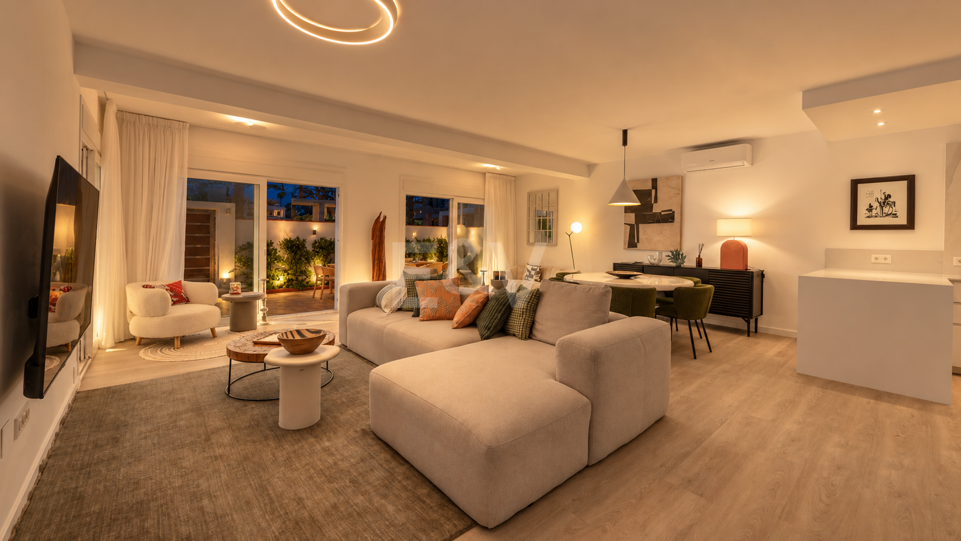 Fullt renoverad lyx Villa Bara 50 meter från stranden i Marbesa, Marbella