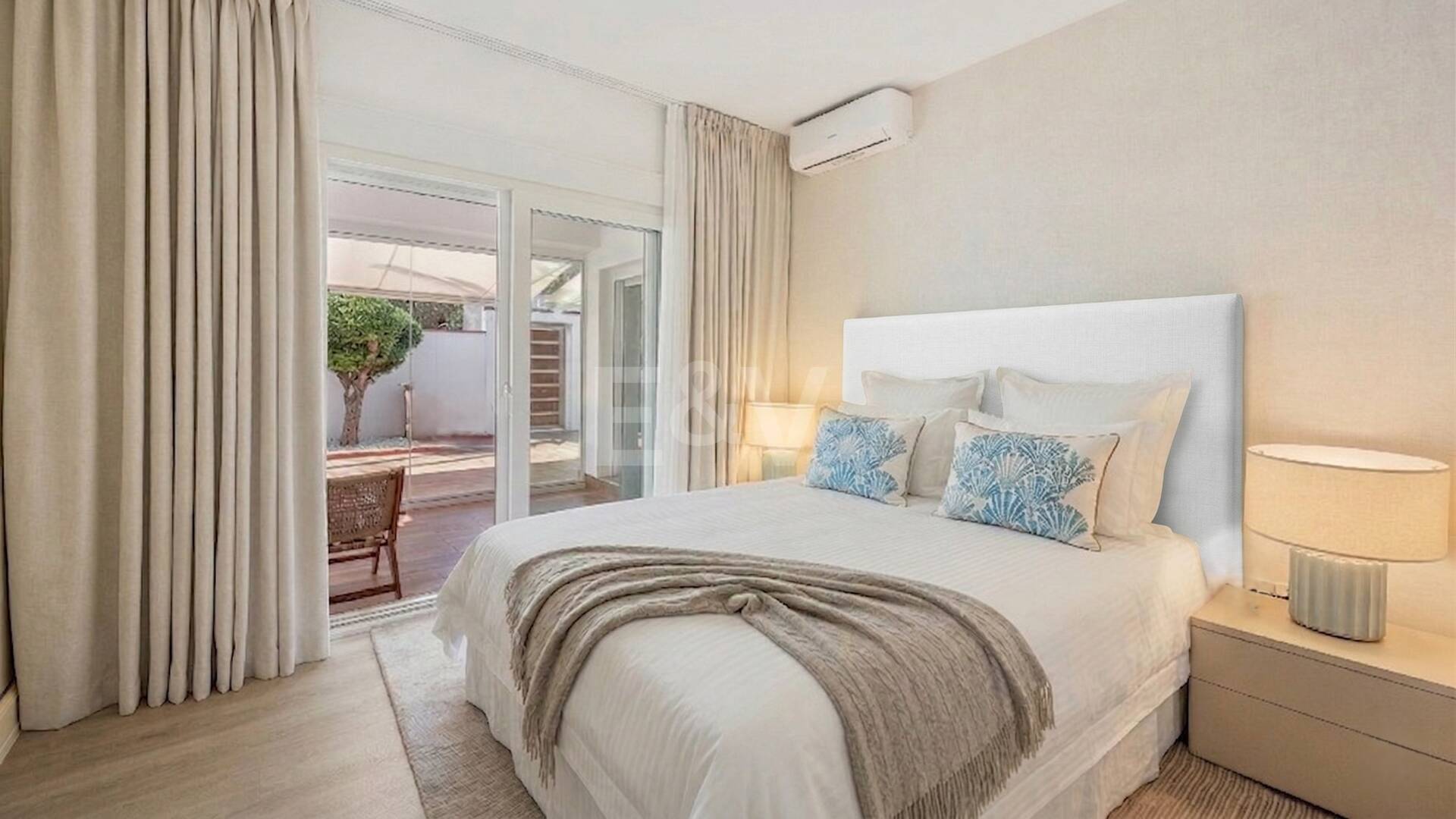 Fullt renoverad lyx Villa Bara 50 meter från stranden i Marbesa, Marbella