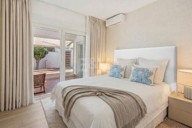 Fullt renoverad lyx Villa Bara 50 meter från stranden i Marbesa, Marbella