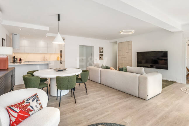 Fullt renoverad lyx Villa Bara 50 meter från stranden i Marbesa, Marbella