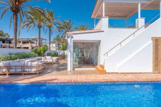 Fullt renoverad lyx Villa Bara 50 meter från stranden i Marbesa, Marbella