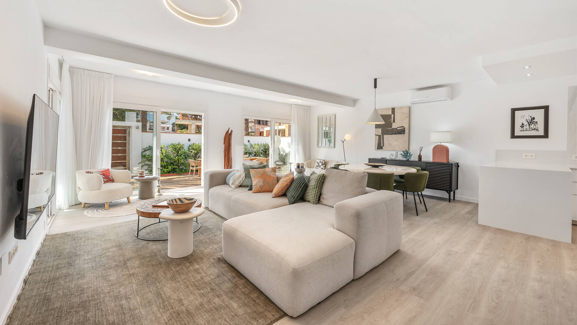 Fullt renoverad lyx Villa Bara 50 meter från stranden i Marbesa, Marbella