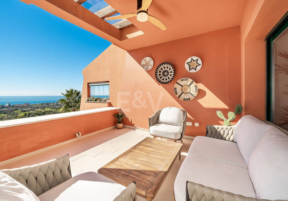 Stilvolles Duplex-Penthouse mit Panoramameerblick in El Rosario