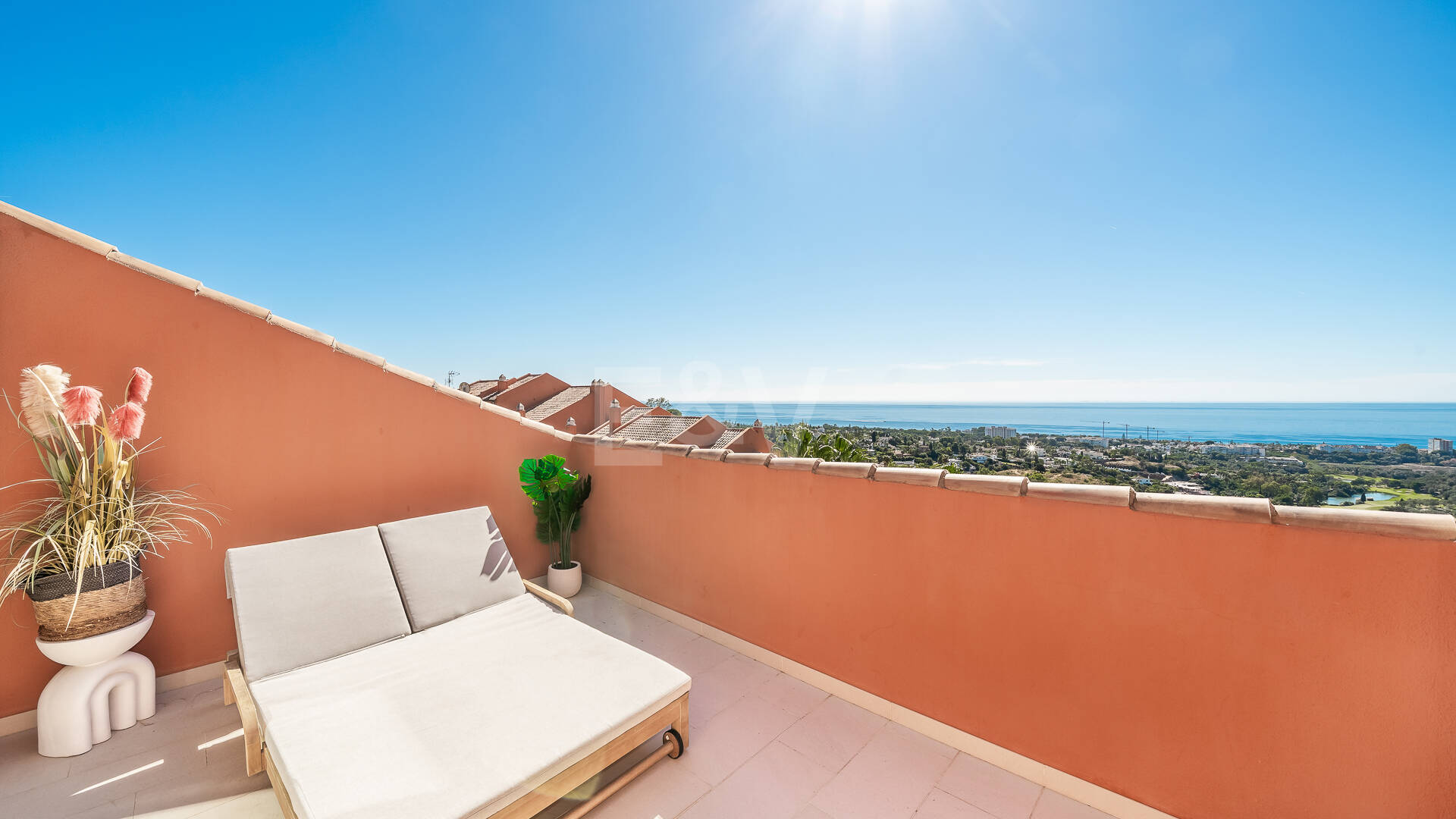 Stilvolles Duplex-Penthouse mit Panoramameerblick in El Rosario