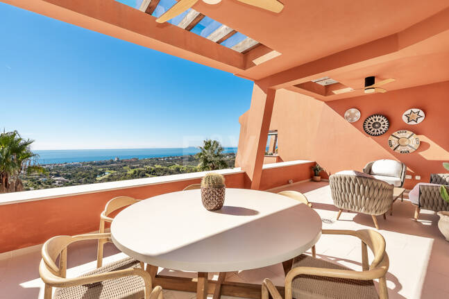 Stilvolles Duplex-Penthouse mit Panoramameerblick in El Rosario