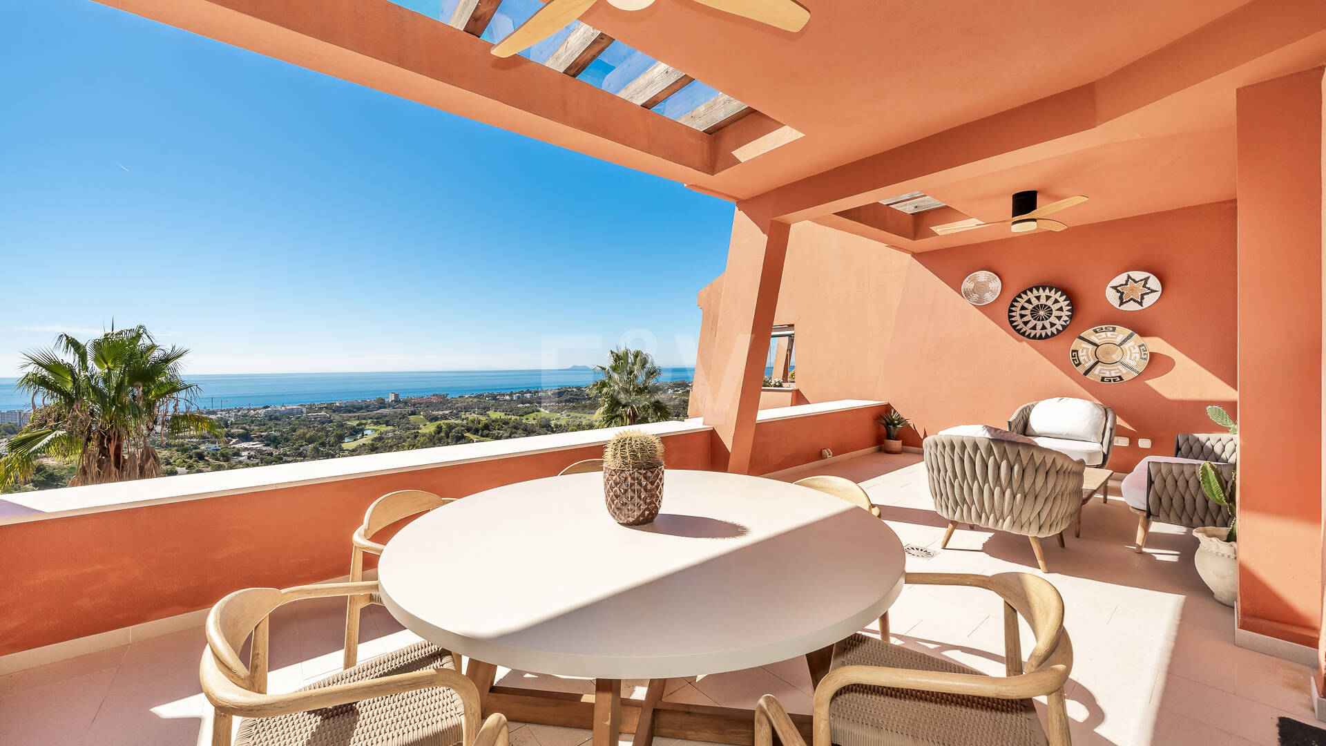Stilvolles Duplex-Penthouse mit Panoramameerblick in El Rosario