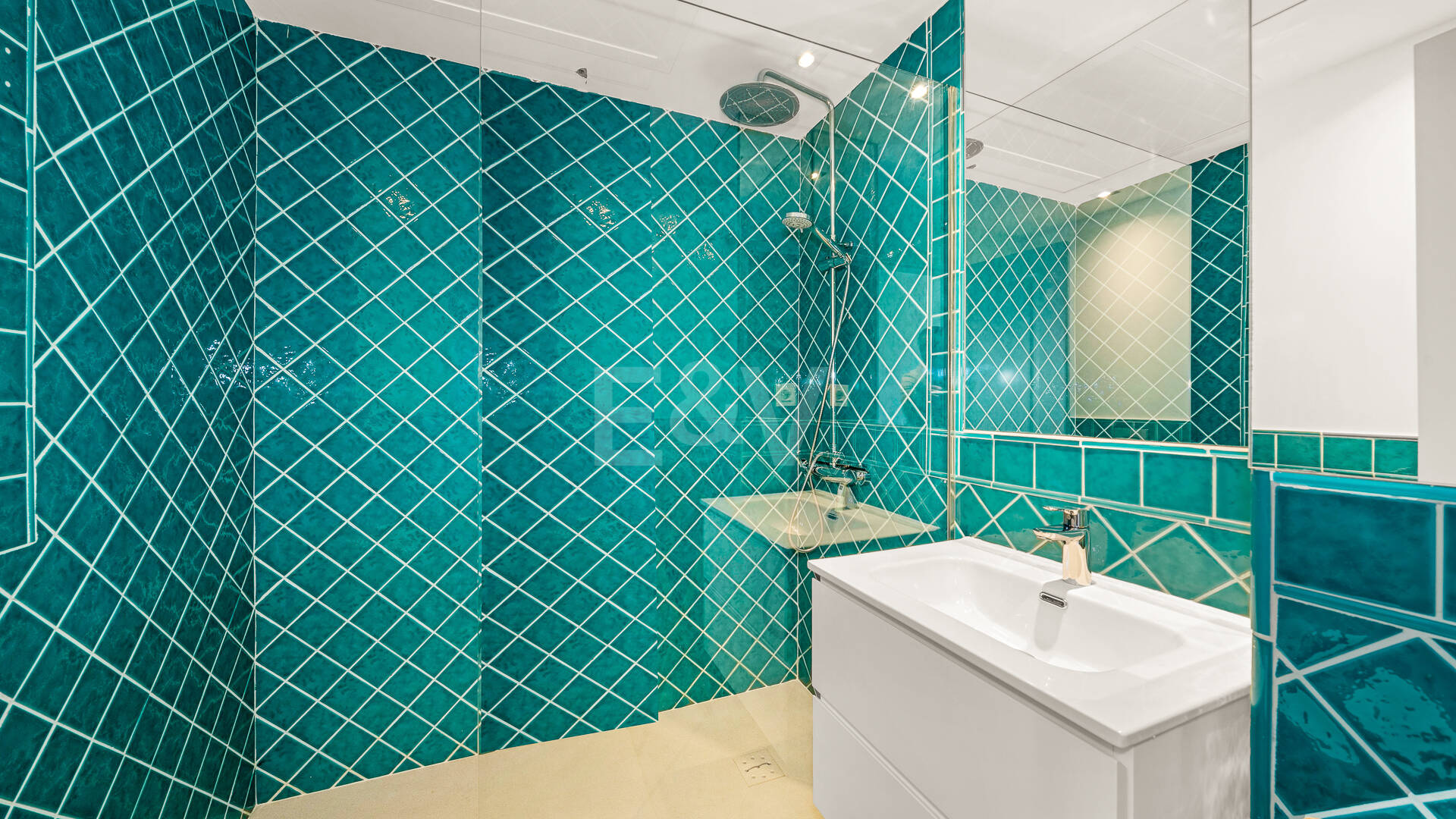 Stilvolles Duplex-Penthouse mit Panoramameerblick in El Rosario