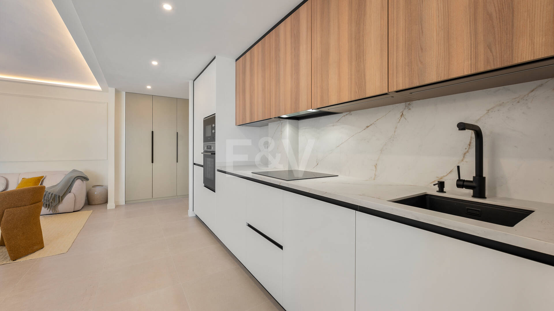 Elegante apartamento orientado al sur, cerca de la playa, en Las Chapas