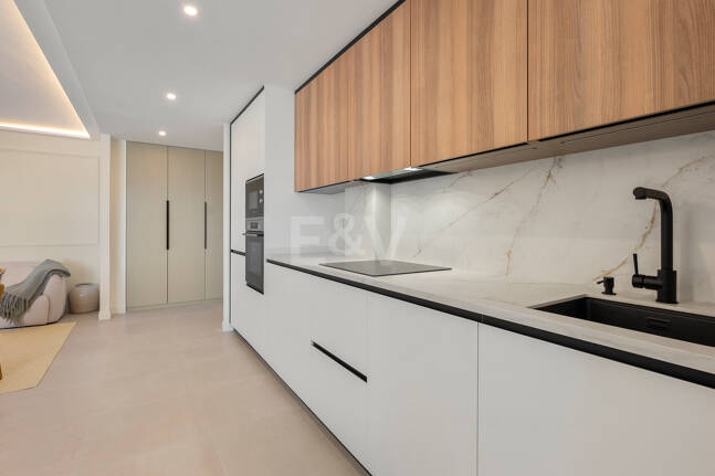 Elegante apartamento orientado al sur, cerca de la playa, en Las Chapas