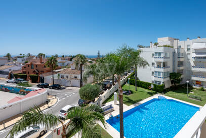 Elegante apartamento orientado al sur, cerca de la playa, en Las Chapas