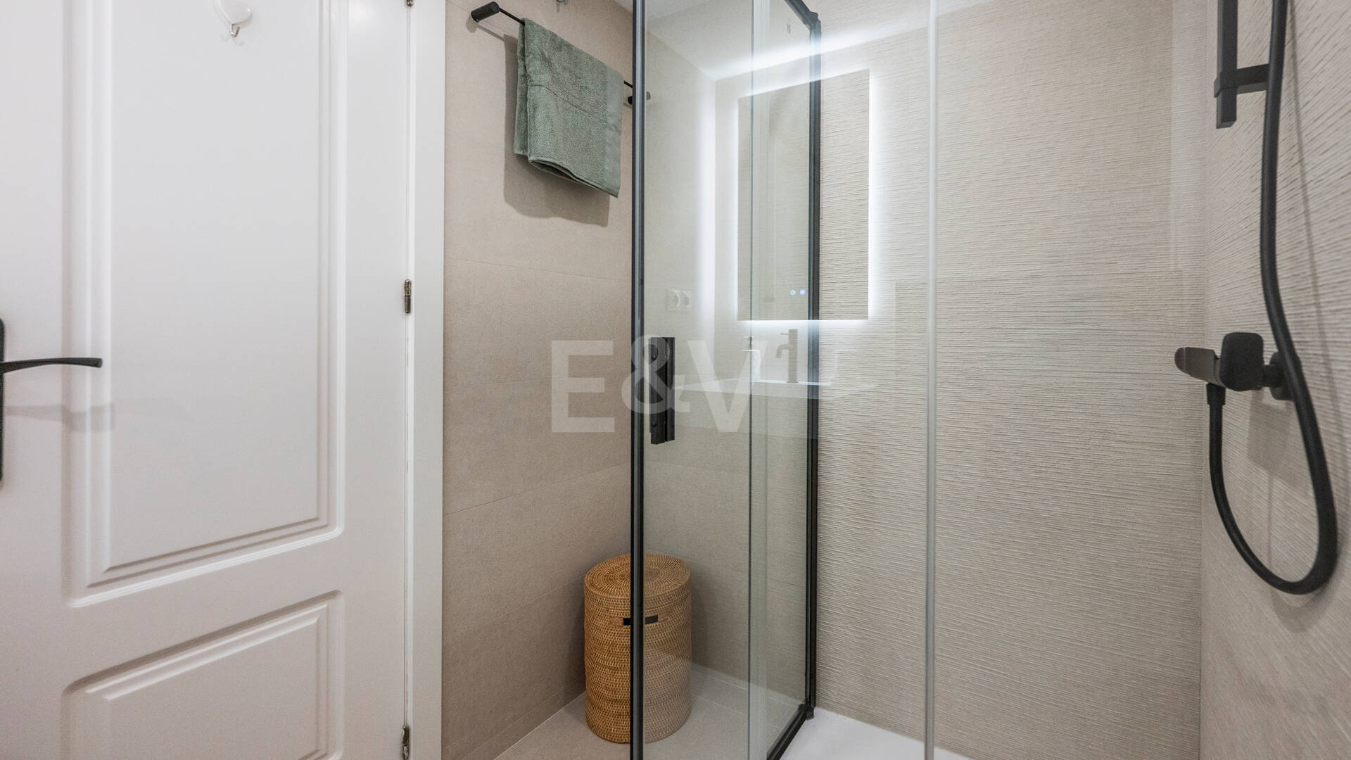 Elegante apartamento orientado al sur, cerca de la playa, en Las Chapas