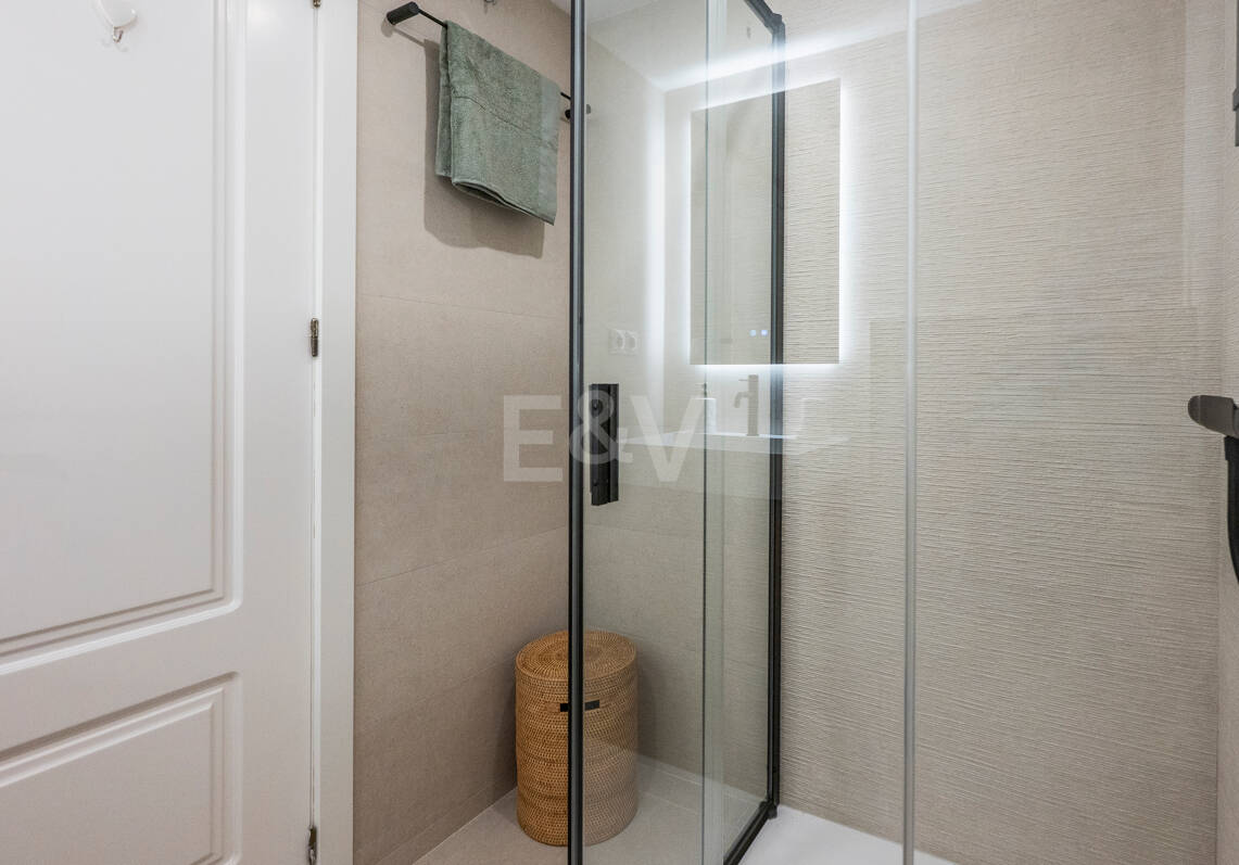 Elegante apartamento orientado al sur, cerca de la playa, en Las Chapas