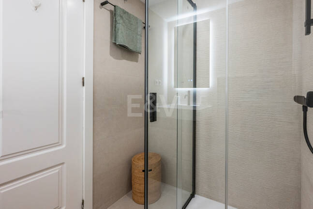 Elegante apartamento orientado al sur, cerca de la playa, en Las Chapas