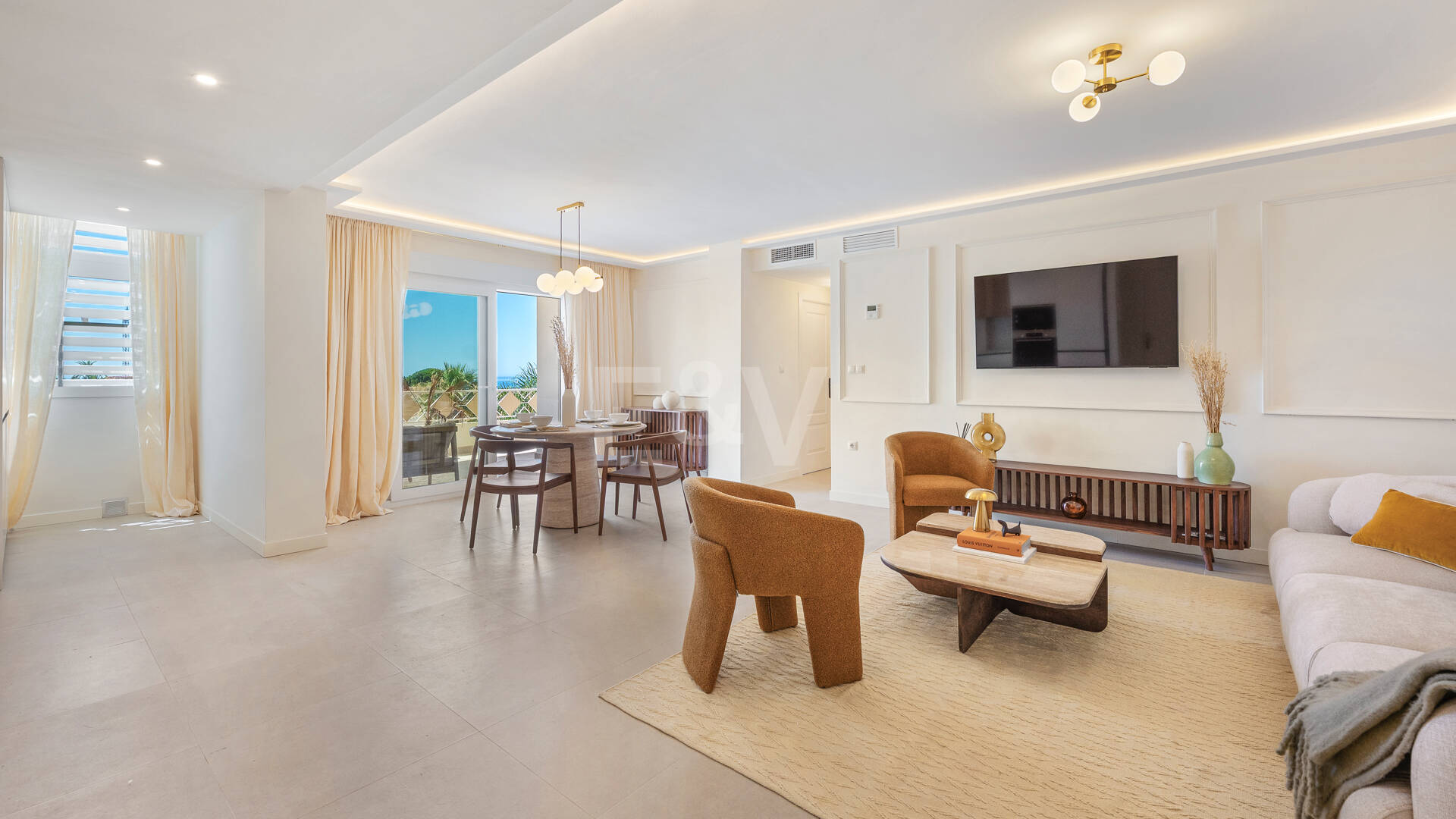 Elegante apartamento orientado al sur, cerca de la playa, en Las Chapas