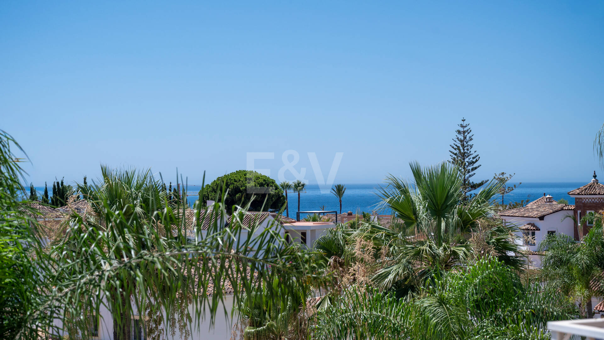Elegante apartamento orientado al sur, cerca de la playa, en Las Chapas