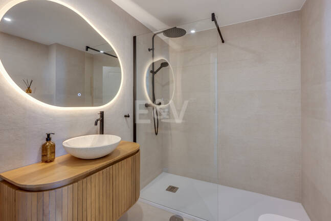 Elegante apartamento orientado al sur, cerca de la playa, en Las Chapas