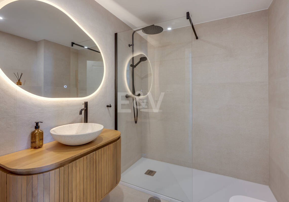 Elegante apartamento orientado al sur, cerca de la playa, en Las Chapas