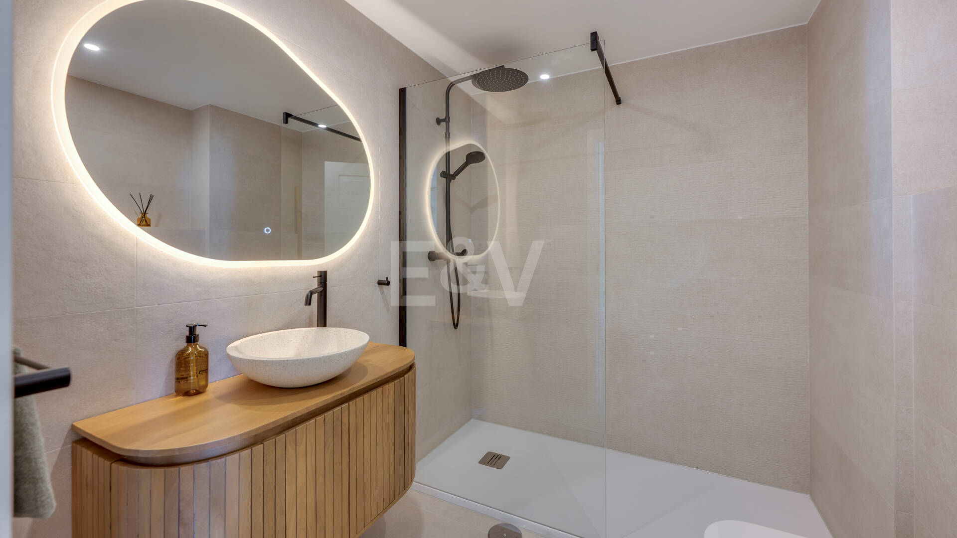 Elegante apartamento orientado al sur, cerca de la playa, en Las Chapas
