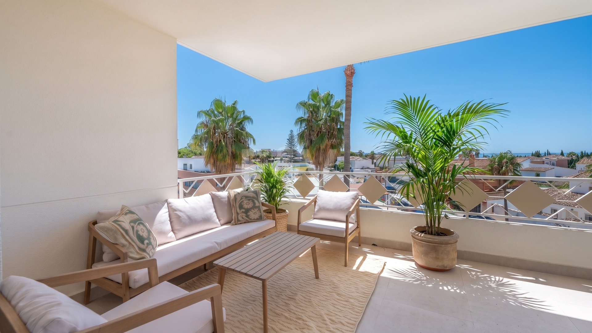 Elegante apartamento orientado al sur, cerca de la playa, en Las Chapas