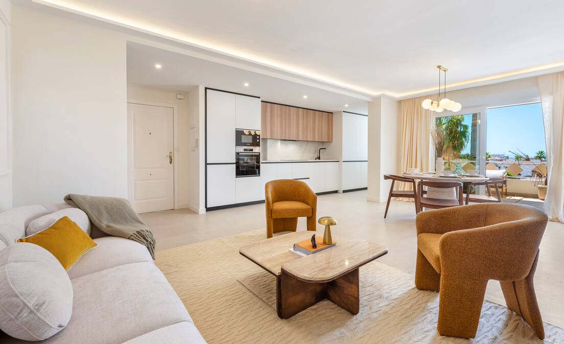 Este luminoso y elegante apartamento se encuentra en Las Chapas, una de las zonas residenciales más solicitadas de Marbella Este....