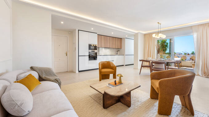 Elegante apartamento orientado al sur, cerca de la playa, en Las Chapas