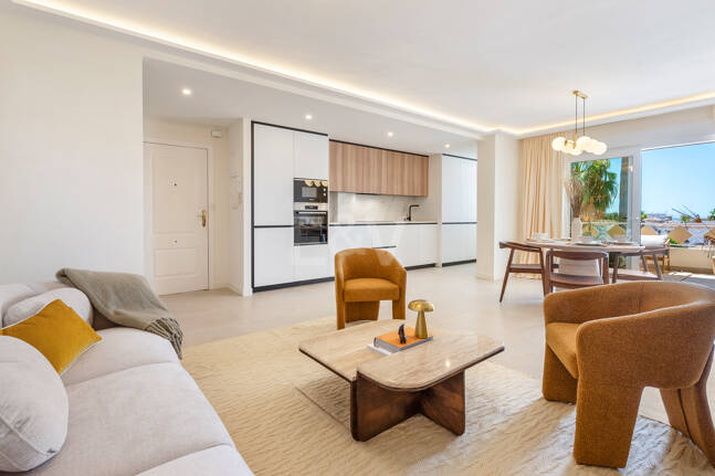 Elegante apartamento orientado al sur, cerca de la playa, en Las Chapas