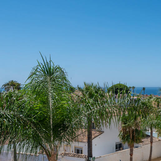 Elegante apartamento orientado al sur, cerca de la playa, en Las Chapas