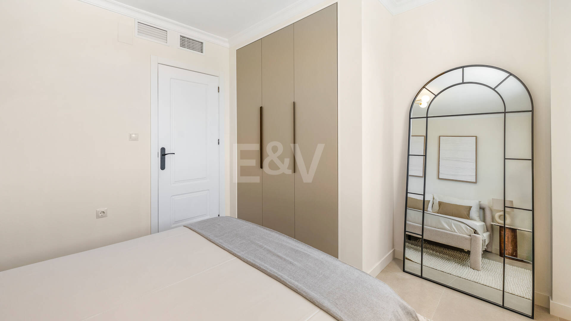 Elegante apartamento orientado al sur, cerca de la playa, en Las Chapas