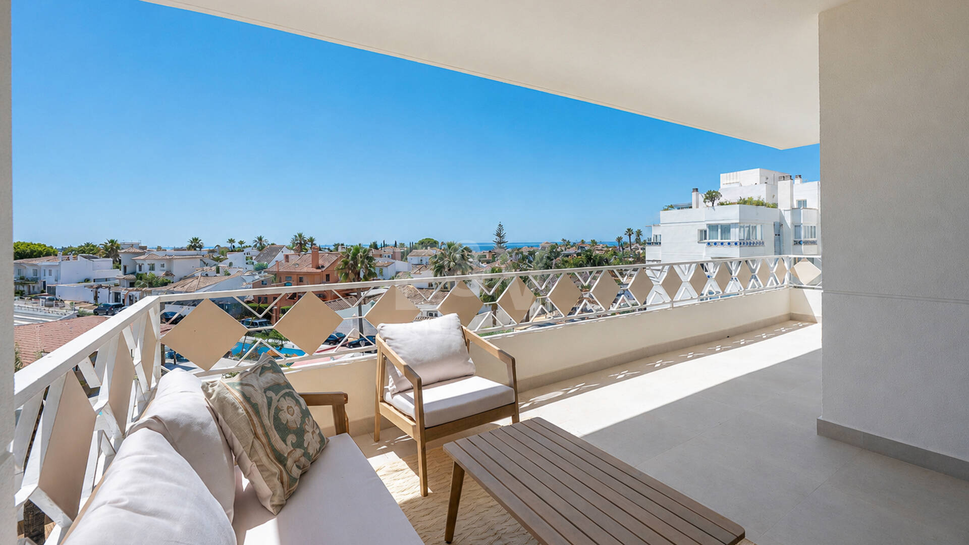 Elegante apartamento orientado al sur, cerca de la playa, en Las Chapas