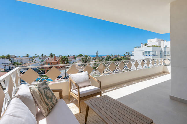Elegante apartamento orientado al sur, cerca de la playa, en Las Chapas