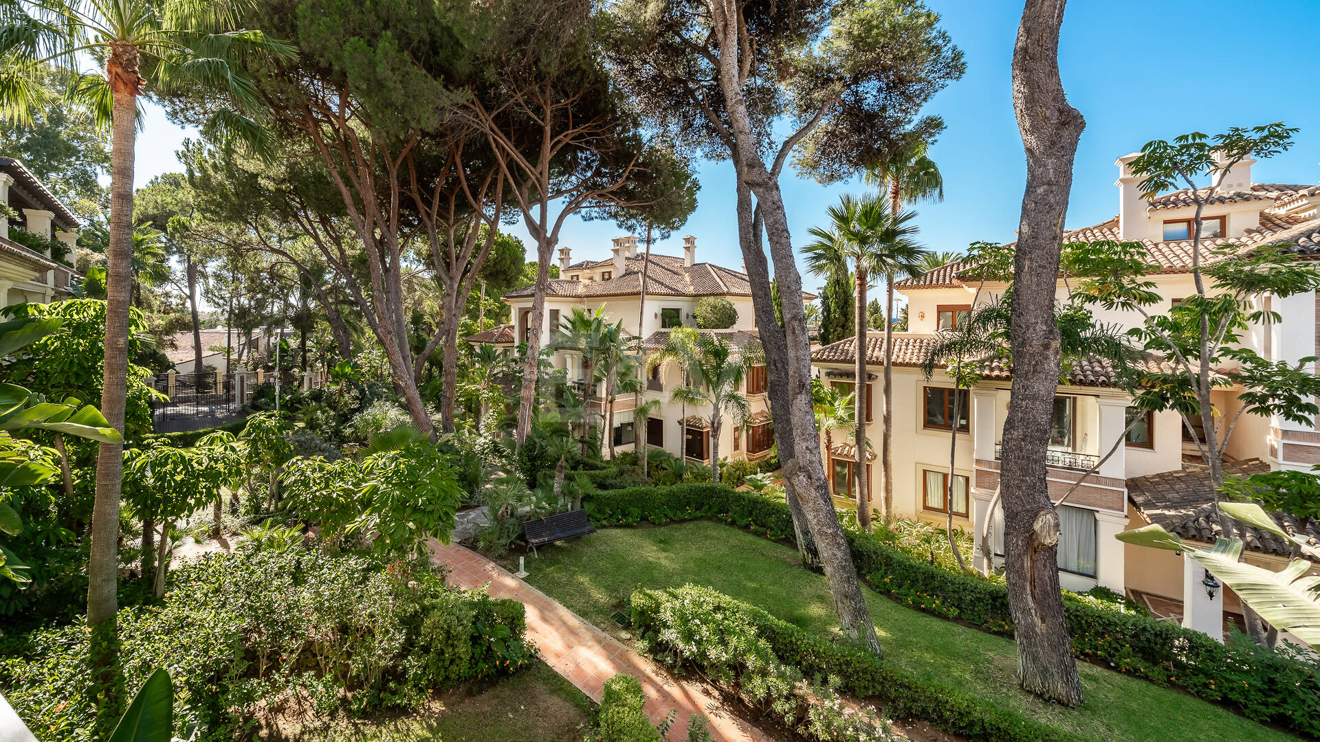 Elegante Wohnung in der exklusiven Wohnanlage Los Monteros Playa