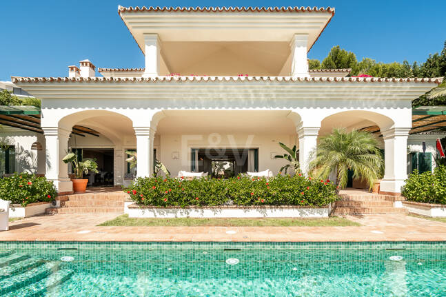 Außergewöhnliche Villa in Cascada de Camoján, Marbella