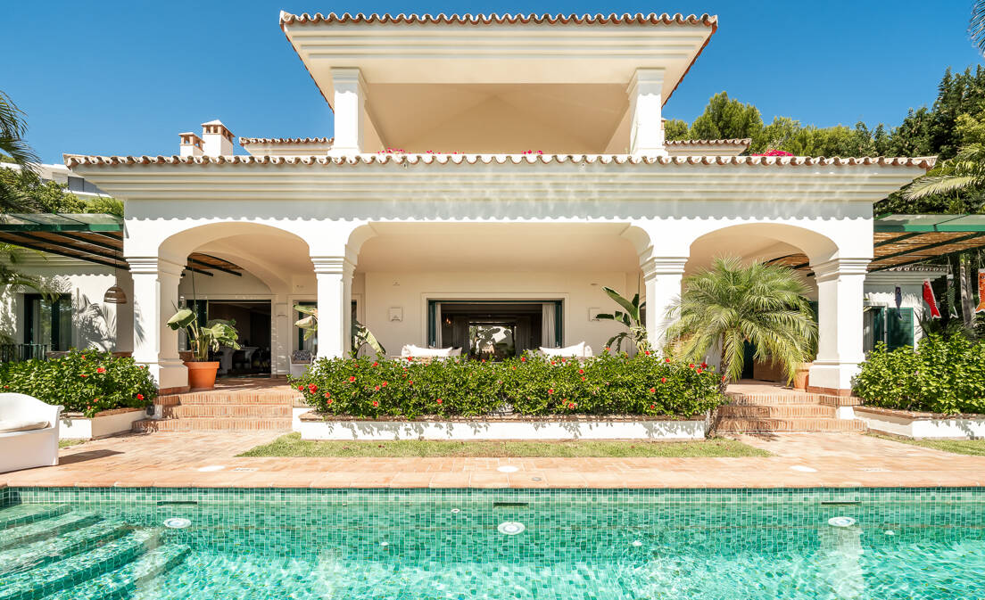 Set within an exclusive gated community with 24-hour security, the property enjoys an outstanding sense of tranquillity and privacy in...