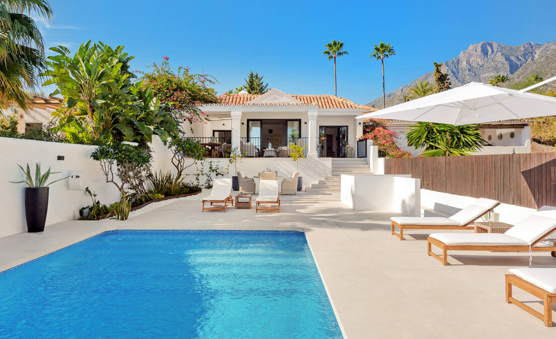 Villa with Open Sea Views, Garden and Pool in a Sought-After Sierra Blanca