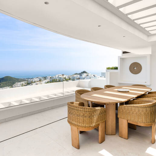Palo Alto Duplex Penthouse with Panoramic Sea Views