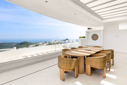 Palo Alto Duplex Penthouse with Panoramic Sea Views