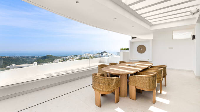 Palo Alto Duplex Penthouse with Panoramic Sea Views