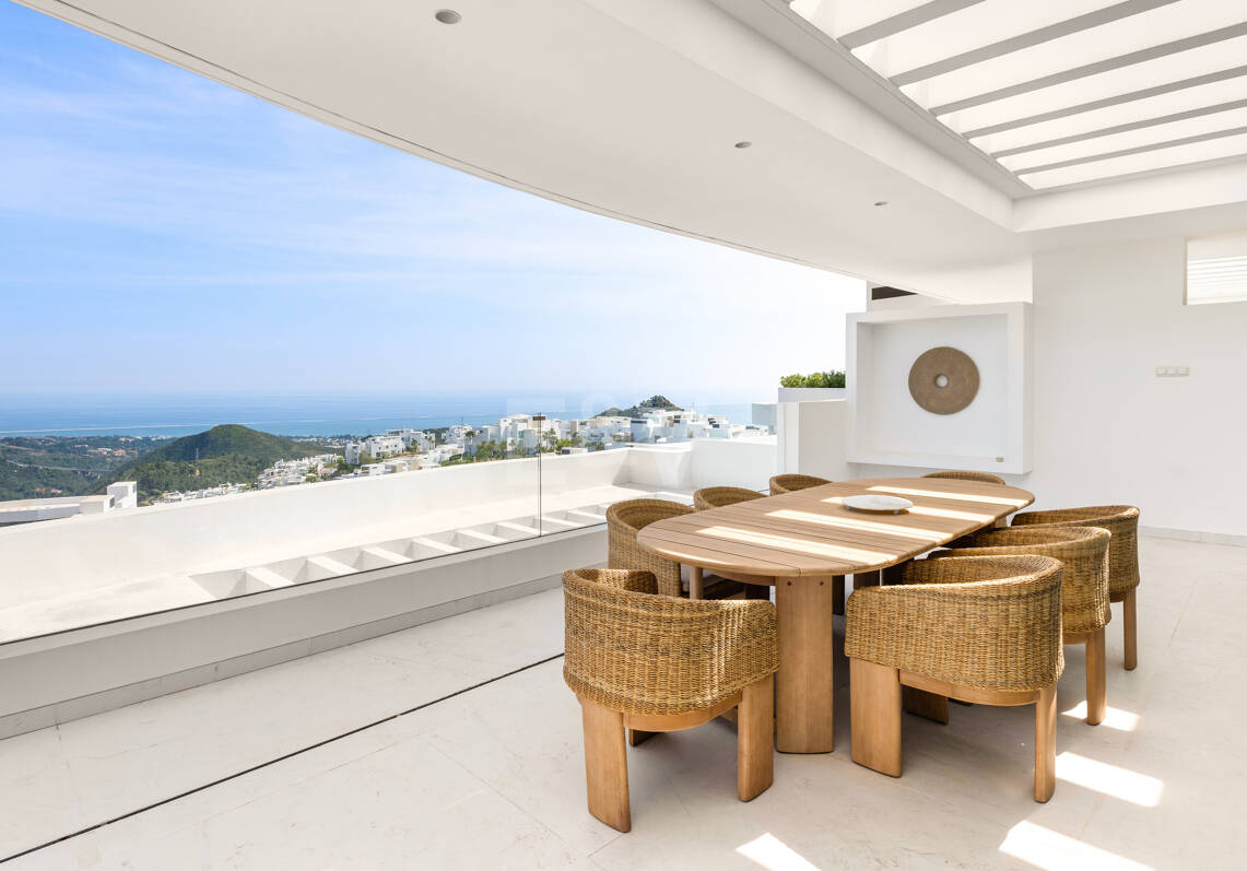 Palo Alto Duplex Penthouse with Panoramic Sea Views