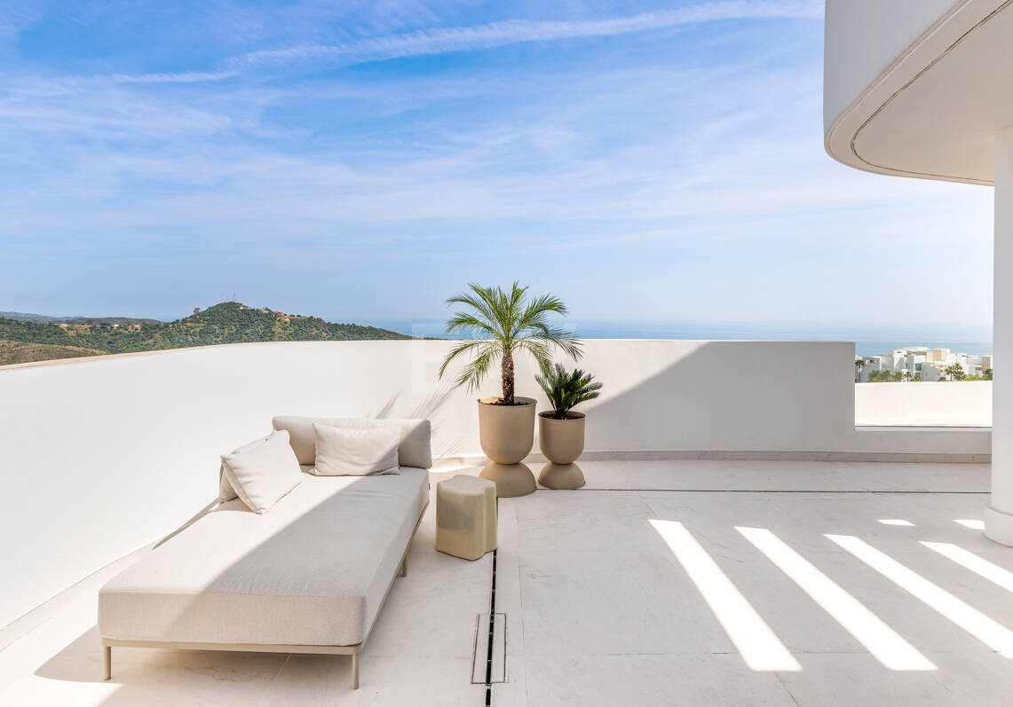 Palo Alto Duplex Penthouse with Panoramic Sea Views