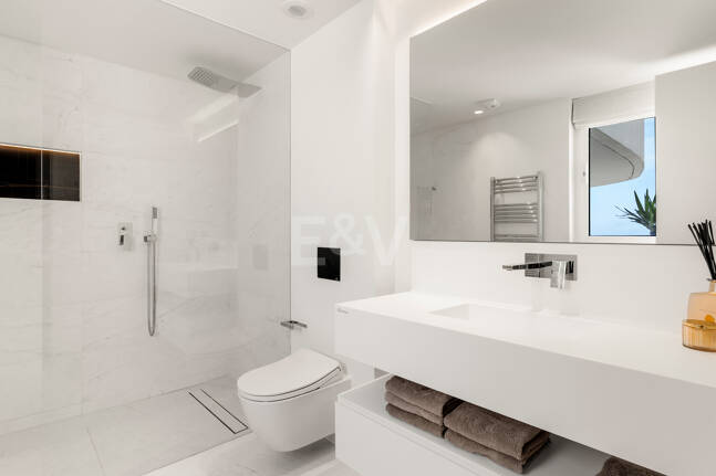 Palo Alto Duplex Penthouse with Panoramic Sea Views