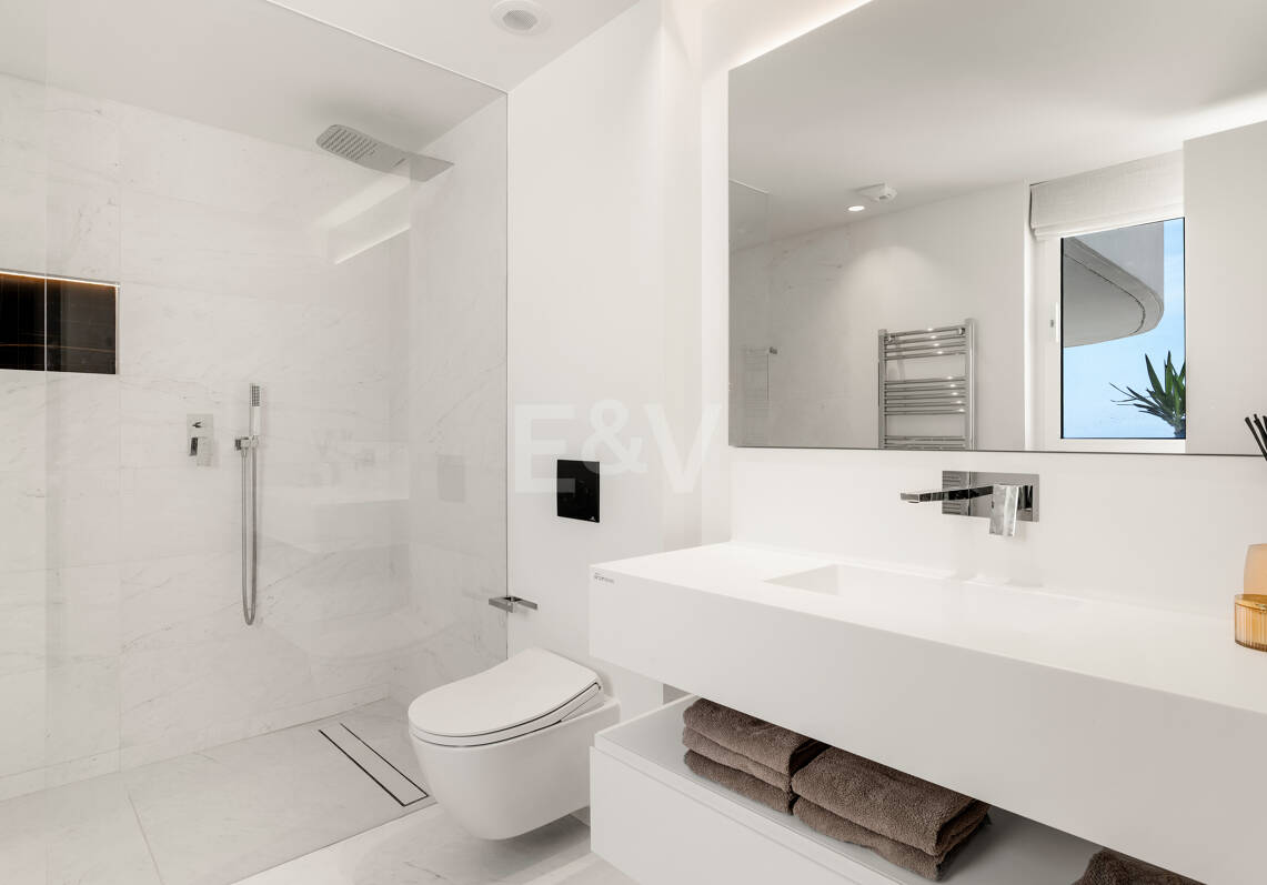 Palo Alto Duplex Penthouse with Panoramic Sea Views