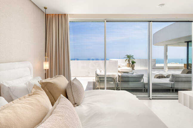 Palo Alto Duplex Penthouse with Panoramic Sea Views