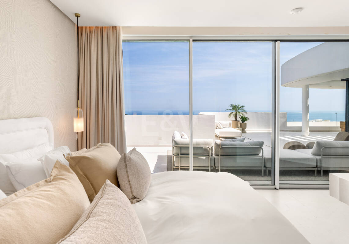 Palo Alto Duplex Penthouse with Panoramic Sea Views