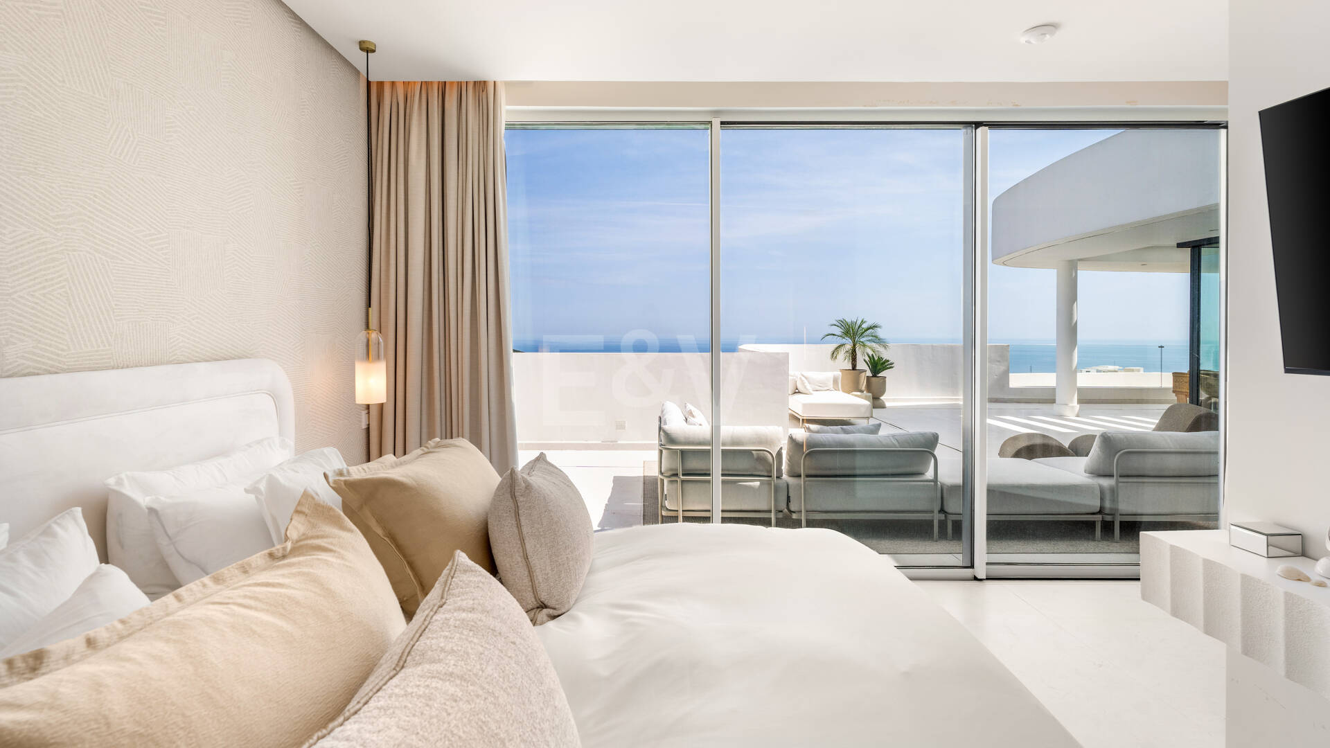 Palo Alto Duplex Penthouse with Panoramic Sea Views